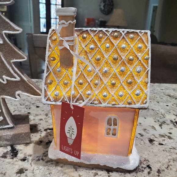 Gingerbread House and Tree-NWT - Picture 5 of 7